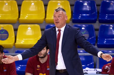 לפי הידיעה באל פאיס שחקנים התלוננו שהחולצות כבדות מאוד על הגוף וגם נדבקות אליו. מכבי תל אביב: לא מחוסנים יכנסו למשחק נגד ברצלונה. כך זה ...