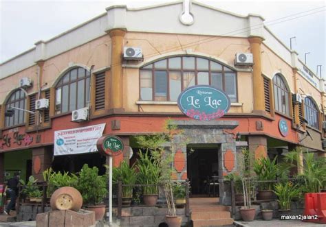 From here, guests can enjoy easy access to all that the lively city has to offer. Restoran Kawasan Shah Alam - Umpama i
