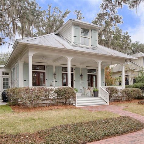 10 Small Town Cottages Wed Love To Call Home Cottage House Plans