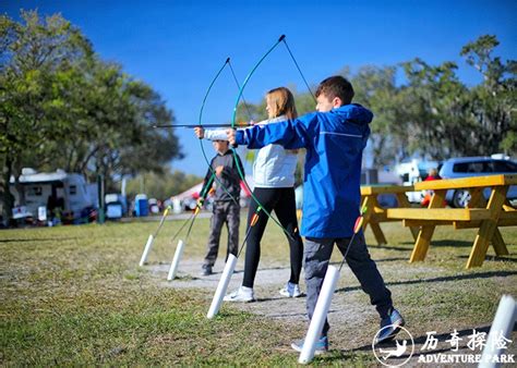 Apcc射箭运动推广理事会是archery promotion council of china的英文缩写，其宗旨是团结全国射箭团体、民间射箭爱好者、组成互助形式理事会。 旨在通过建立理事会的架构，建立由自律公约约束的联合团体，规范射箭项目推广方式，倡导安全有序进行射箭运动。 射箭装备 弓箭箭靶射箭器材 户外拓展基地景区历奇探险专业场地定制