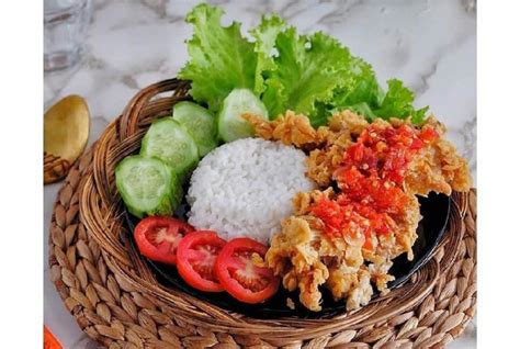 Bisa anda gunakan untuk buka usaha ayam geprek khas indonesia. 3 Resep Sambal Ayam Geprek, Lezat dan Pedasnya Bikin Ketagihan
