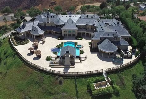 Jeffree Star Buys Hidden Hills Mansion For 145 Million Photos