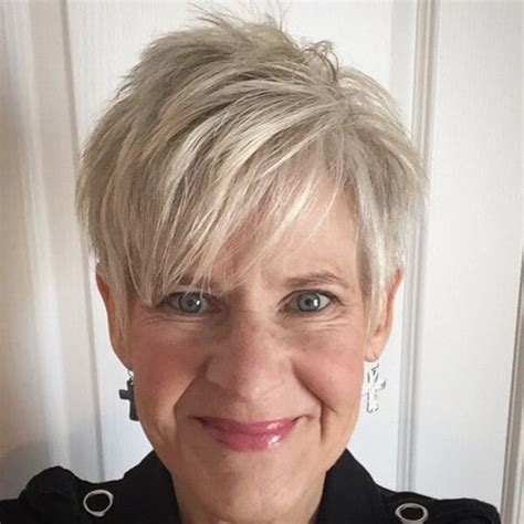 75 Short Hairstyles For Women Over 50 Best And Easy Haircuts 2022
