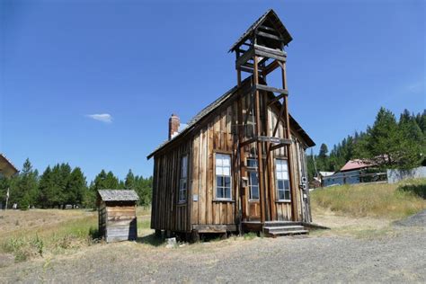 6 Oregon Ghost Towns With Eerie Wild West Vibes