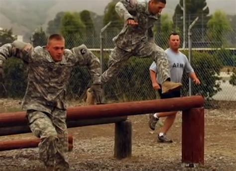 California 10000 Natl Guard Soldiers Forced To Repay Enlistment Bonuses