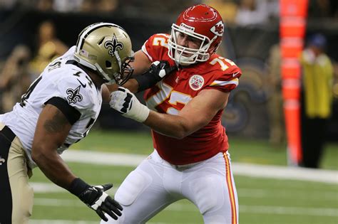 Eric Fisher injury update: Chiefs OT injures thumb in first preseason