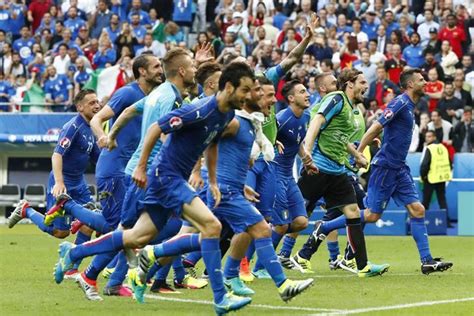 Los internacionales han completado el entrenamiento de recuperación tras la victoria de ayer ante suiza. Itália elimina Espanha e vai às quartas de final da Euro ...