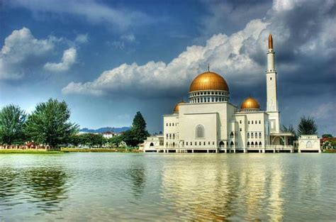 Strategically located between kuala lumpur and petaling jaya, this township has grown from a simple mining district to a large bustling and important place where many people call it home, work, as well as a popular entertainment hub. Masjid As-Salam Puchong Perdana - Puchong