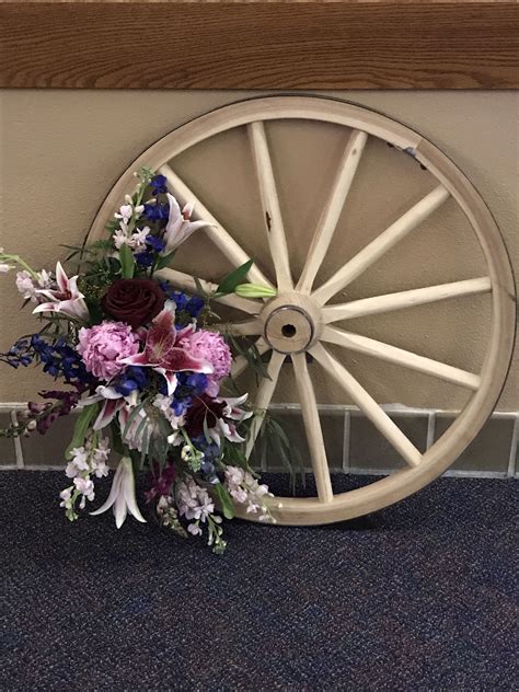 Wedding Decor Ideas Wedding Deco Wagon Wheel Garden Wedding Decorations