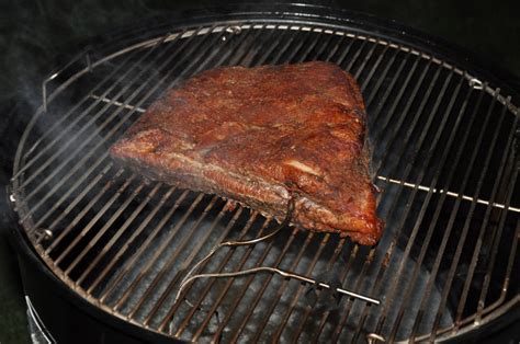 Ich habe es gerne, wenn das corned beef unten. Beef Brisket vom Limousin-Rind mit BBQ-Beans und Garlic Bread aus dem WSM 57 | Seite 2 ...