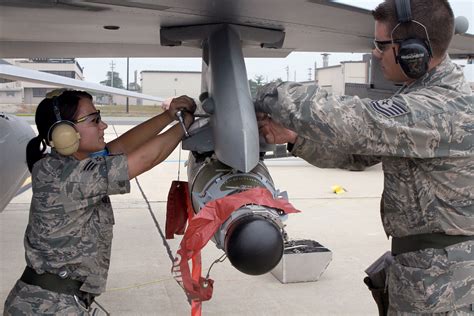 Photo Essay Guardsmen Participate In A Weapons Loader Competition