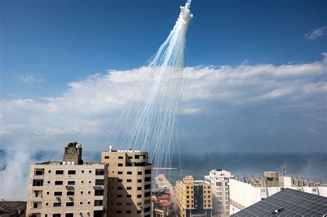 Human Rights Watch Reports Israels Use Of White Phosphorus In Gaza And