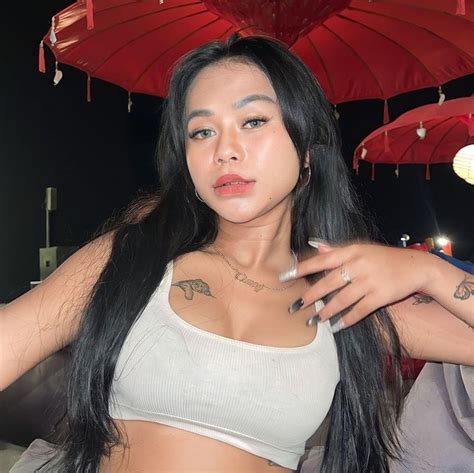 Cimoy Montok Adds Tattoo On Chest Netizens Request Onlyfans Content
