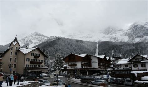Guarda le immagini in diretta di san martino di castrozza e passo rolle trasmesse, ad intervalli regolari di tempo, da speciali webcam (statiche, in tempo reale e panoramiche a 360°), installate presso i punti di maggior interesse, da san martino di castrozza al passo rolle, dalla valle di primiero alla valle del vanoi. San Martino di Castrozza - Destino Infinito