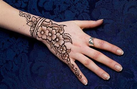 Here is the complete list of beautiful simple mehndi designs to make your lovely hands more amazing. Cempaka Inai / Inai Pengantin: Rekaan Corak Inai untuk ...