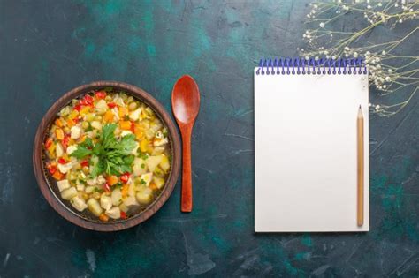 Dabei liegt derzeit der günstigste preis bei 49,99 € und ist bei ikea in essen, ruhr verfügbar. Draufsicht köstliche gemüsesuppe mit verschiedenen zutaten ...