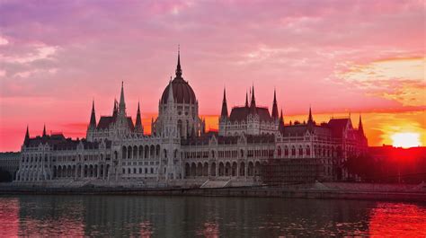 Budapest parliament represents one of the city's many architectural masterpieces. Képtalálat a következőre: „budapest parlament wallpaper ...