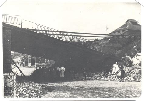 It is located under the marché au bois / houtmarkt. De brug aan het station in Tongeren hebben ze laten spring ...