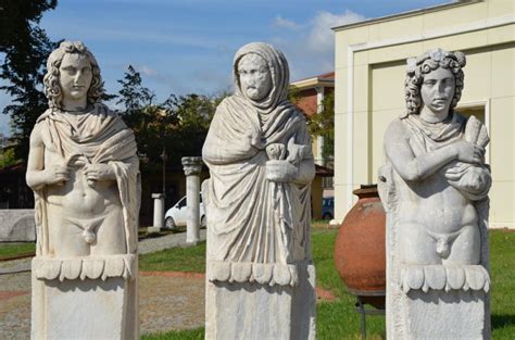 January Ad 118 Hadrian Inaugurates The New Year In Nicomedia