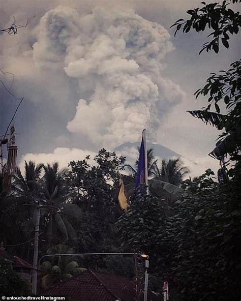 Warning For Bali Tourists As Mount Agung Volcano Spews Smoke And Ashes