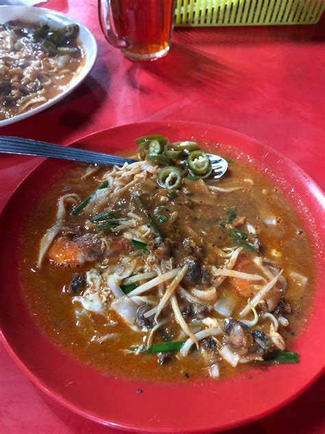 Char kway teow has a reputation of being unhealthy due to its high saturated fat content.5 however, when the dish was first invented, it was mainly served to labourers. 8 Tempat Char Kuey Teow Sedap di KL & Selangor - Saji.my