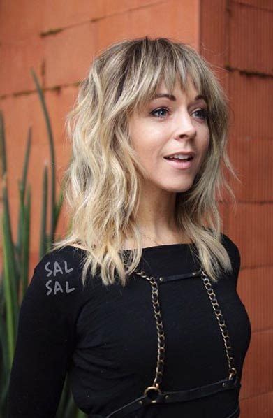 25 Mid Length Blonde Hairstyles To Show Your Stylist Pronto Artofit