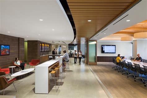 Commercial Interiors Trend Enhances Collaboration And