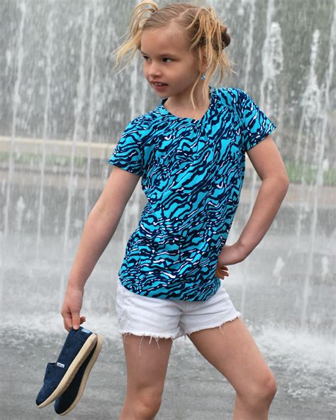 Pose Child Modeling Mag Junior Fashion Experts