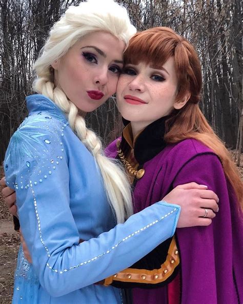 Anna And Elsa Frozen 2 Cosplay By Astelvert And Torres Frozen Cosplay