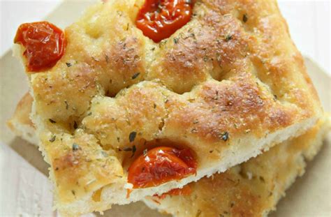Ho un anno in più da tenere sul groppone, sono arrivato a quota 36 superando la metà degli anni 30, quelli che tutti mi. Focaccia soffice con fiocchi di patate - ricette Donatella ...