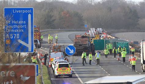 M58 Crash Boy 14 And Woman Killed In Horror Motorway Smash As Lorry