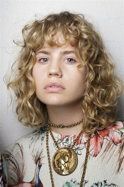 Just A Super Useful Guide To Getting A Modern Perm Ellemag Curlybangs
