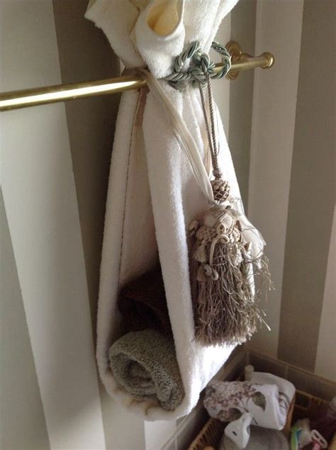 A towel bar that's topped by a triangle that's great for storage but also looks amazing. 25+ Creatively Easy Decorative Towels For Bathroom Ideas