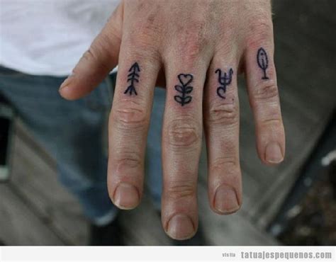 Los tatuajes en la mano ya no son un impedimento para conseguir un trabajo. Tatuajes pequeños en los DEDOS de la mano: + 40 diseños ...