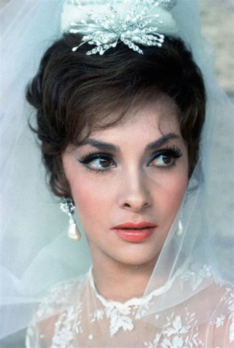 T Gina Lollobrigida Photographed By Leo Fuchs On The Set Of Come