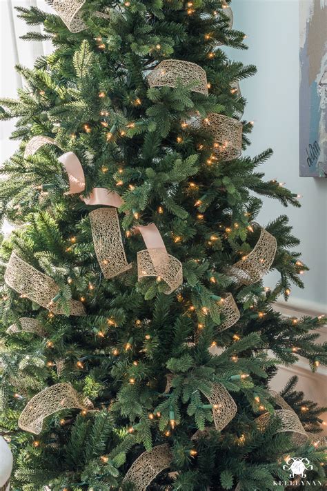 Ribbons are quite versatilefor christmas tree decorating. How to Decorate a Christmas Tree with Ribbon | Kelley Nan