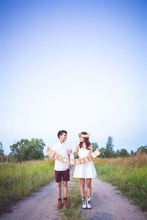 Banyak tema prewedding outdoor yang menjadi pilihan pasangan calon pengantin. Contoh Foto Prewedding Outdoor | Prewedmoto