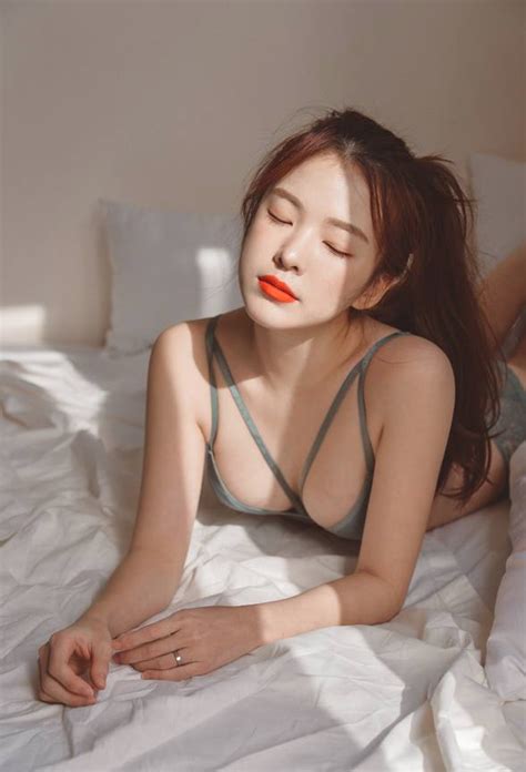 Haneul Cô Gái Hàn Quốc Diện Bikini 2 Mảnh Siêu Nóng Bỏng