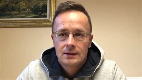 68 milliót zsebelt be cégével fél év alatt. Szijjártó Péter: egymillió favipiravir tabletta érkezett ...