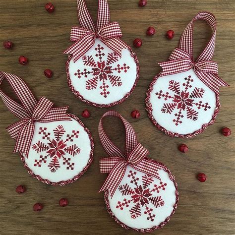 101 christmas minis book 2. snowflakes ornaments @caroling55 | Cross stitch christmas ...