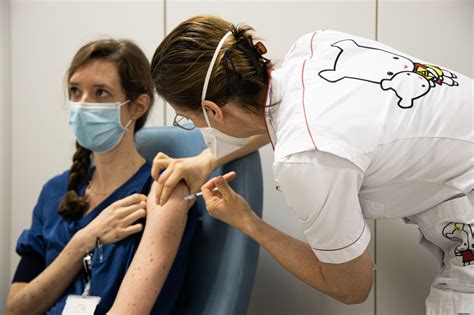 Vaccineren is het beste plan, zodat het leven straks weer starten kan! Vaccinatiecentrum in Hamme is tegen vrijdag klaar: "Daarna ...