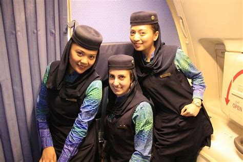 Check spelling or type a new query. Fin de semana: Uniformes de azafata. | Flight attendant ...