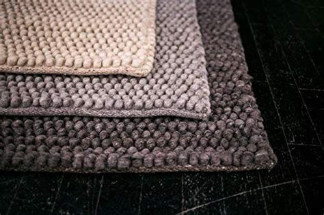 Nachhaltigkeit in kombination mit traditioneller verarbeitungstechnik: HAY - Peas Teppich - grau - 140 x 80 cm: HAY: Amazon.de ...