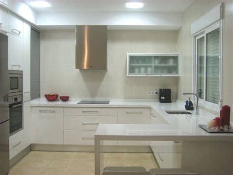 Elegir bien los materiales que uses en tu cocina, será el mercado nos ofrece muchas posibilidades pero silestone, con sus características únicas, resulta una decisión inmejorable. cocina blanca silestone blanco | Ideas para, Kitchens and ...