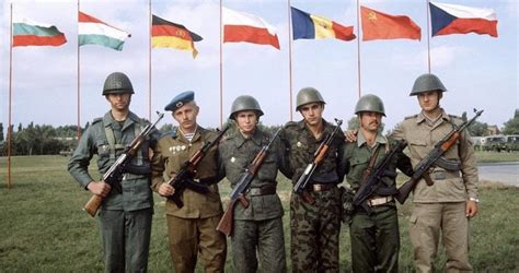 soldiers of the warsaw pact early 1980s [1238 x 653] r militaryporn
