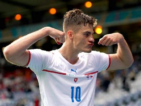 Latest on bayer leverkusen forward patrik schick including news, stats, videos, highlights and more on espn. Patrik Schick Bicara Tentang Kegagalannya Di AS Roma ...