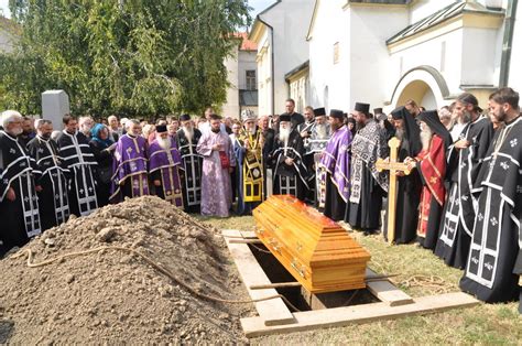 Манастир Војловица: Сахрањен игуман Димитрије | Српскa Православнa ...