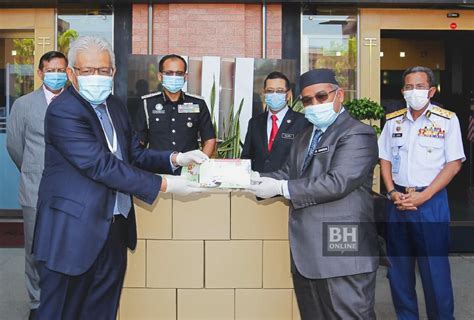 Dato' seri hamzah zainuddin (born 12 march 1957) is a malaysian politician and is the member of the parliament of malaysia for the larut constituency in perak. 1 juta sarung tangan getah perubatan untuk JBPM | Nasional ...