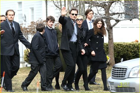 The parent trap actress died after falling and hitting her head while talking ski lessons on a beginner's slope at the mont tremblant resort in quebec. Full Sized Photo of liam neeson natasha richardson funeral 23 | Photo 1806581 | Just Jared
