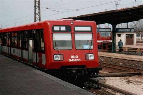Berlin u bahn, subway, tube or underground is a transit system serving the city of berlin (germany) with the urban, suburban & commuter train, the tram, the bus or the ferry. S-Bahn Berlin: Erste Coladose rollt wieder ...